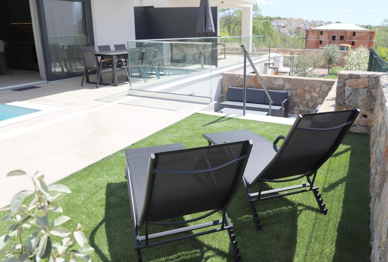 Brand New Apartment With Private Pool Njivice Exterior photo
